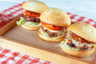 sulu sığır eti burgers kesme tahtası seti