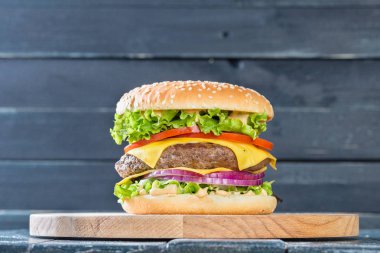 büyük juicy burger yakından görmek