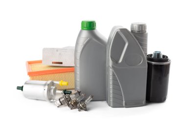 araba yağ filtreleri ve motor yağı olarak izole beyaz olabilir