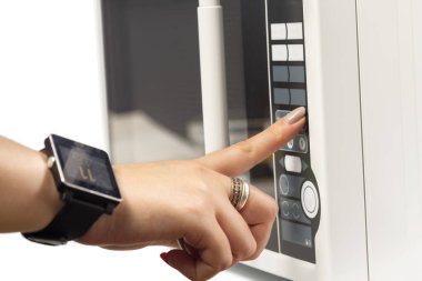 mikrodalga fırın. beyaz izole.