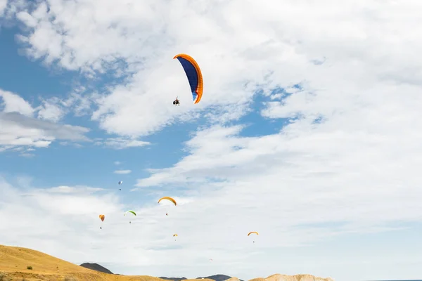 Paraplane Flyger Högt Upp — Stockfoto