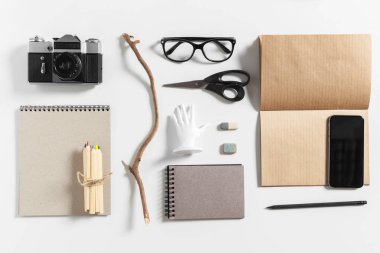 Ofis resepsiyon masa üstü görünümü 