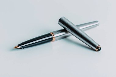 kalem beyaz arkaplanda izole edildi 