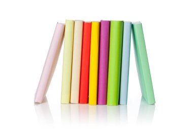 Beyaz üzerine izole kitaplar