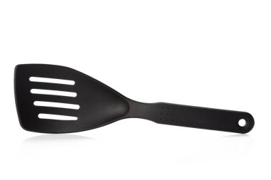 Beyaz arka plan üzerinde izole mutfak eşyaları yakın çekim 