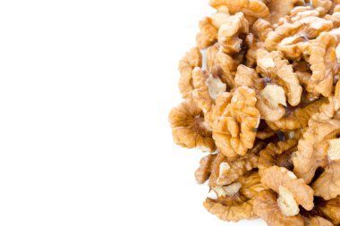 kabuklu ceviz beyaz arka plan üzerinde izole