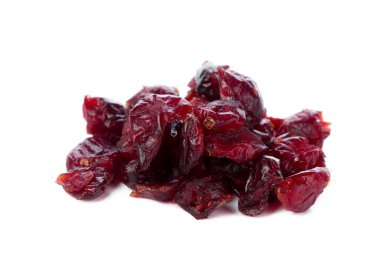 Kuru üzümler beyaz arkaplanda izole