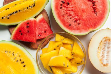 Kırmızı ve sarı karpuz