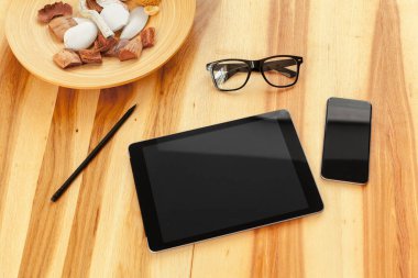 Ofis resepsiyon masa üstü görünümü 