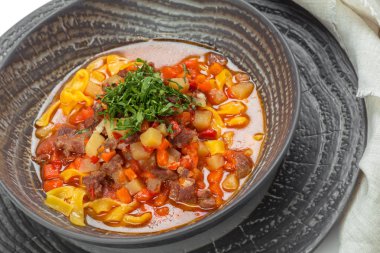 Tabak etli sebze çorbası