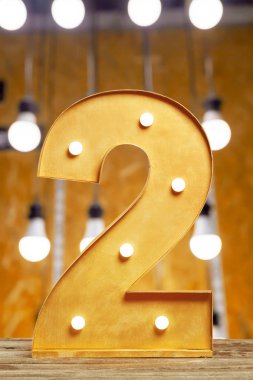 Ampulleri parlayan ile büyük plastik numaraları