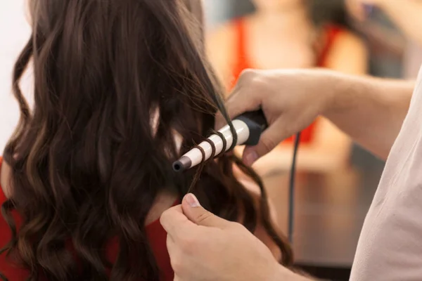 Hairstylist Curling Hair Client Hairdressing Salon — Stock Photo, Image