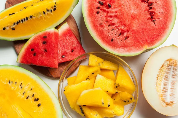 Kırmızı ve sarı karpuz