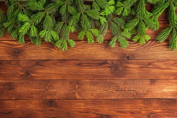 Noel ağacı yakın.