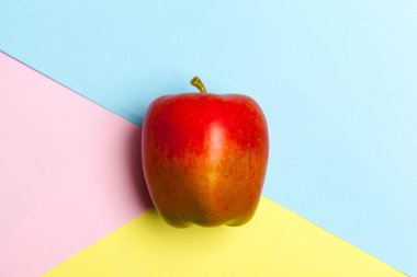 Kırmızı elma yaklaş. 