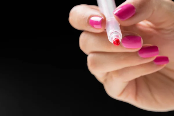 Weibliche Hand Mit Einem Stift Nahaufnahme — Stockfoto