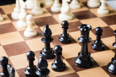 satranç oyunu, görünümü kadar yakın