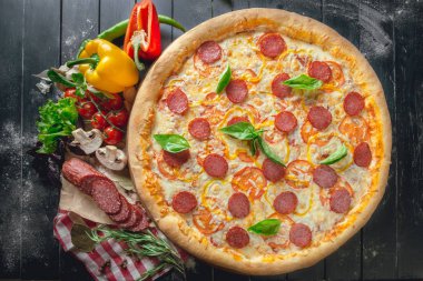 Domatesli biberli Pizza