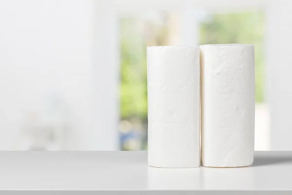 Witte Papieren Handdoek Een Witte Tafel — Stockfoto