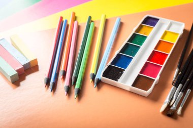 Okul Kırtasiye yakın çekim 