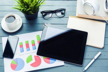 ofis çalışma masası yakın çekim 