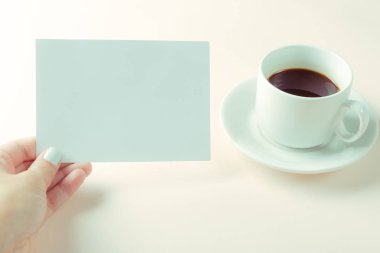 Kahve fincanı ile yer ile boş kartı