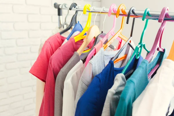 Kleding Rek Met Hangers Vergrote Weergave — Stockfoto