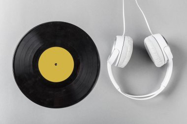 arka plan olarak renkli vinil kayıtlar