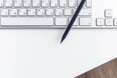 Bilgisayar office klavye üzerinde beyaz bir arka plan görüntüsünü kapatmak