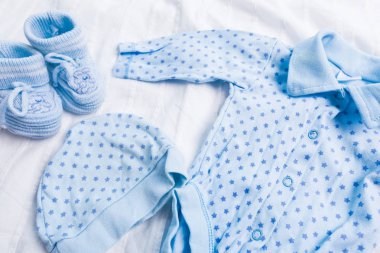 Bebek Çocuk giyimi beyaz arka plan üzerinde