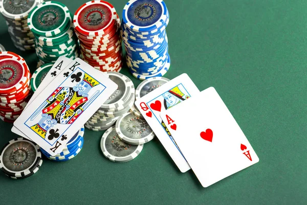 Karty Čipy Pro Poker Zeleném Stole — Stock fotografie