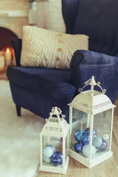 Cadeira Braço Azul Com Travesseiro Bege Malha Interior Moderno — Fotografia de Stock