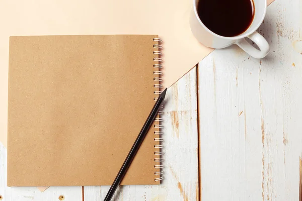 Büroholztisch Mit Notizblock Bleistift — Stockfoto