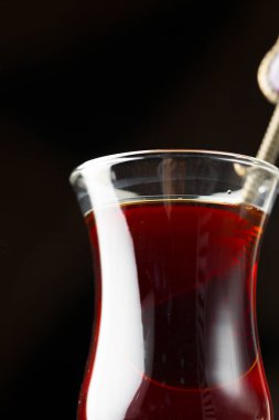 Geleneksel Türk çayı kapa