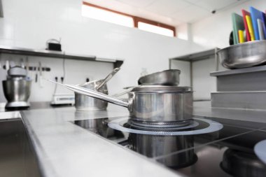 Soba sayaç modern restoran mutfak