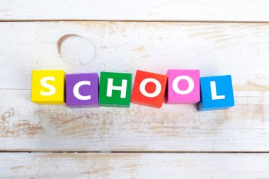 Renkli ahşap yapı taşları