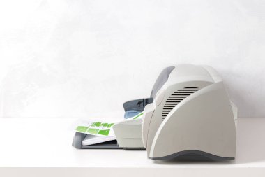 Yazıcı masaya yakın çekim 