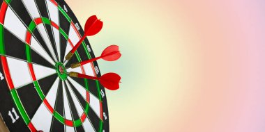 Hedef merkezde ok dartları