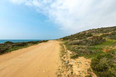 boş bir yolda sürüş