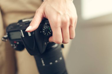 Dslr fotoğraf makinesi ile profesyonel fotoğrafçı