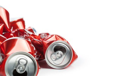 Beyaz bir arka plan üzerinde izole sıkıştırılmış kutular