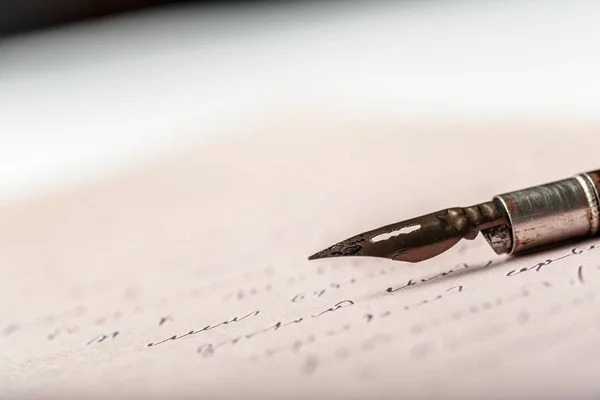 Pluma Estilográfica Una Carta Manuscrita Antigua — Foto de Stock