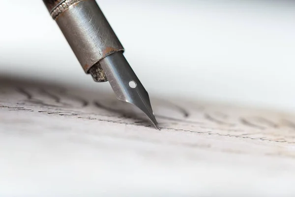 钢笔在古色古香的手写的信 — 图库照片