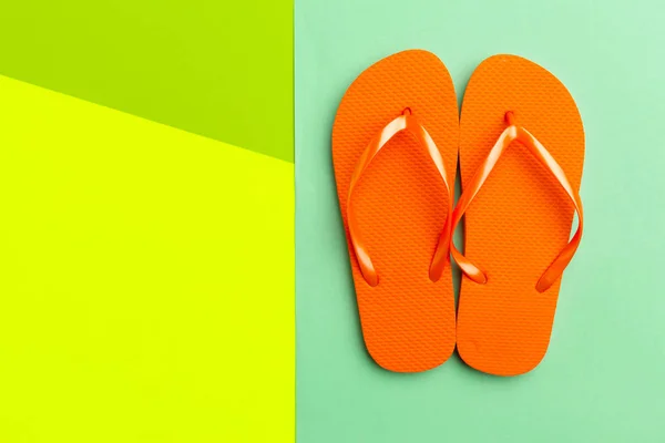 Kvinnliga Flip Flops Färgglada Levande Bakgrund — Stockfoto