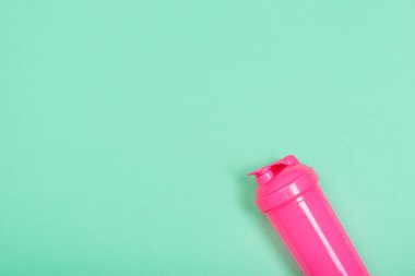 arka plan üzerinde spor şişe üstten görünüm