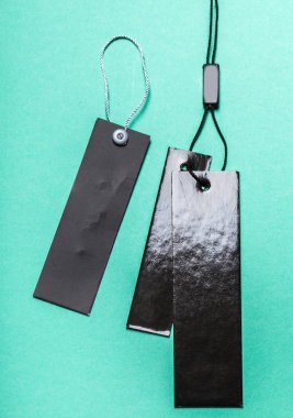 etiket ve mavi arka plan üzerinde yazıt