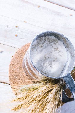 ahşap zemin üzerinde buğday