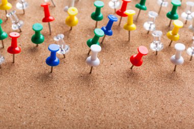 Mantar panoya raptiye grubu yerleştirildi