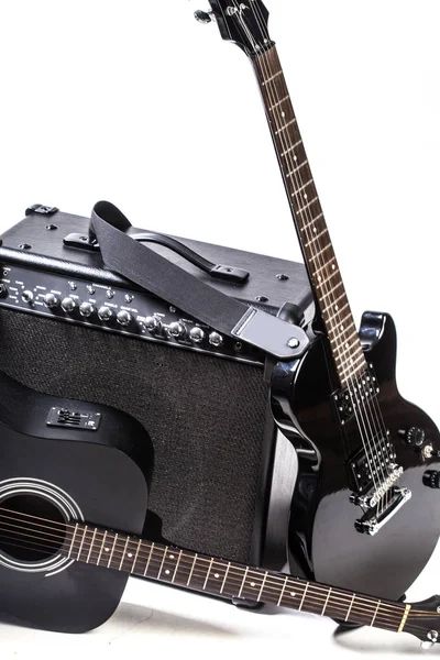 Akustická Kytara Černá Electro Guitar Nad Izolované Bílém — Stock fotografie