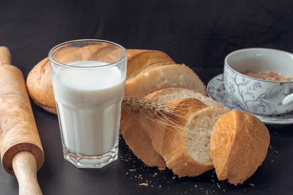 Γάλα Και Προϊόντα Αρτοποιίας — Φωτογραφία Αρχείου